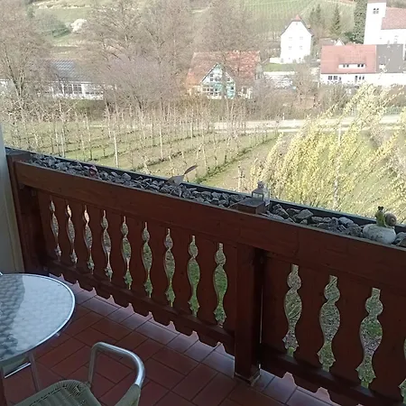 Haus Kirschbluete